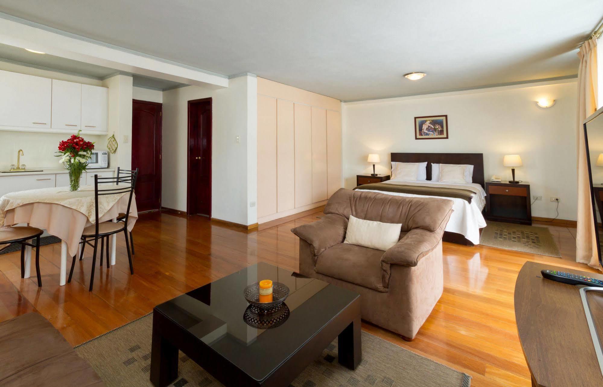 Suites Metropoli Кито Экстерьер фото